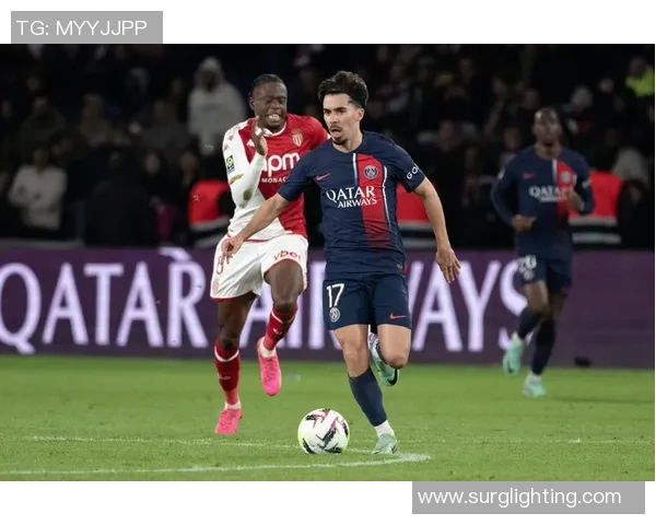 法甲赛场巴黎圣日耳曼击败摩纳哥获胜，尤马尔双响助球队取得胜利