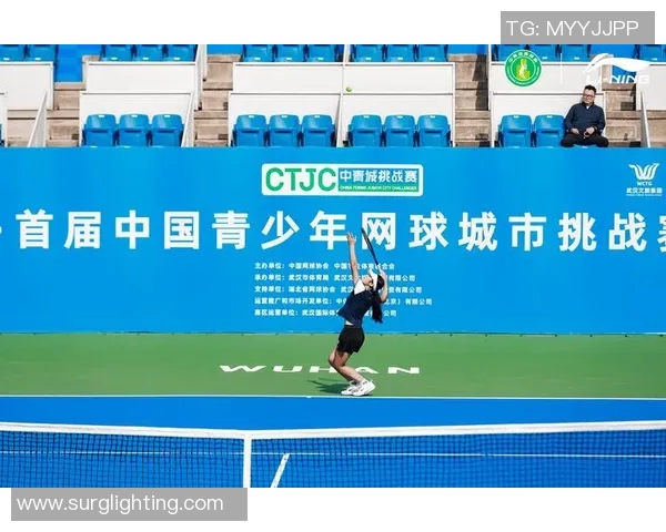 西安网球队的团队协作之道:网球巨献背后的默契与拼搏精神 西安网球队的团队协作之道:网球巨献背后的默契与拼搏精神